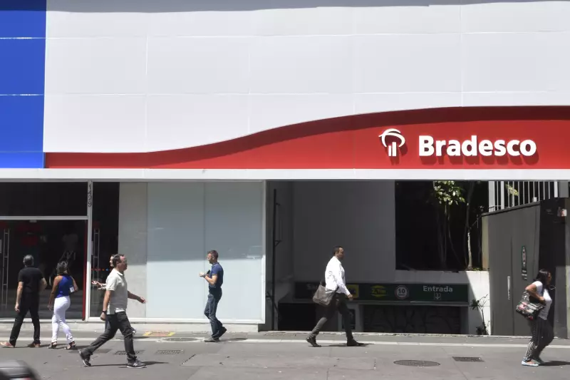 CEO do Bradesco projeta PIB de 1,5% e dólar a R$ 5,25 para 2026