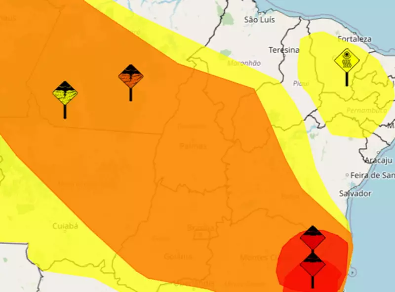 Chuvas intensas alagam ruas em Palmas e colocam Tocantins em alerta