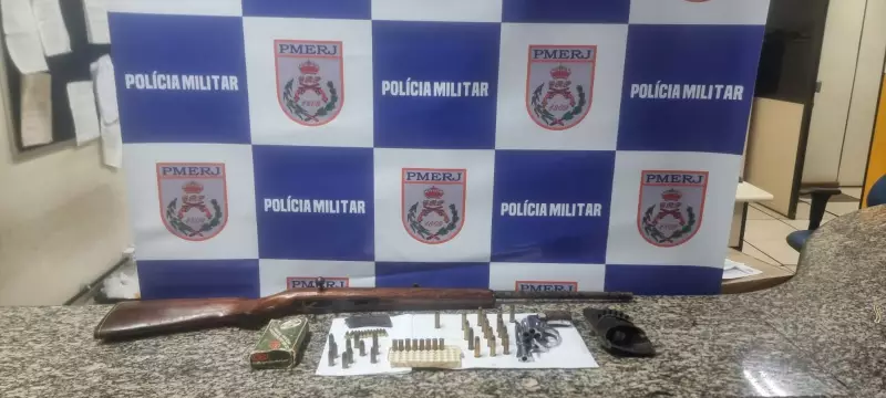 Homem de 45 anos preso com arsenal de armas e munições em Paty do Alferes