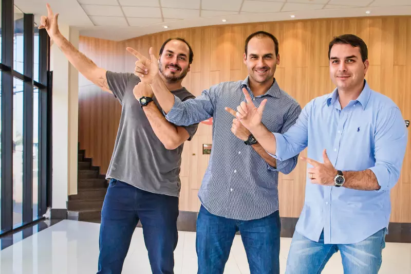 Irmãos Bolsonaro criticam Michelle por divergência pública sobre aliança no Ceará