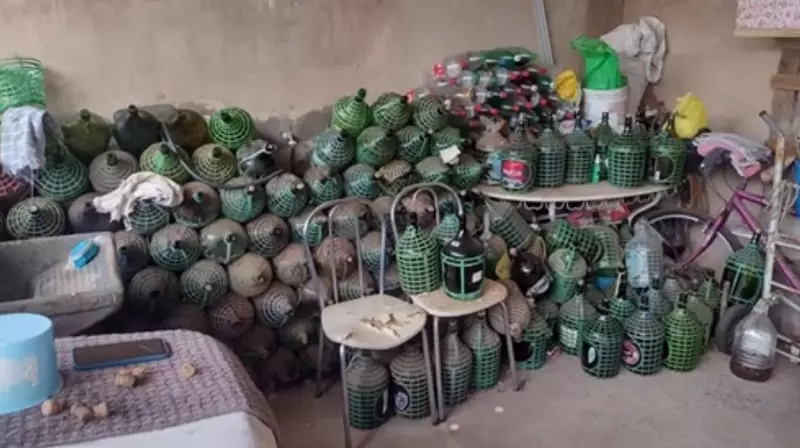 Polícia fecha fábrica clandestina e apreende 750 litros de bebida em São Carlos