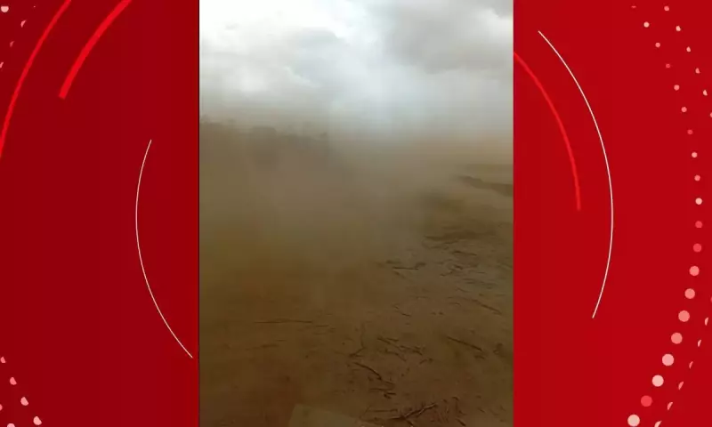 Ventania causa tempestade de areia e redemoinho em Barreiras, BA