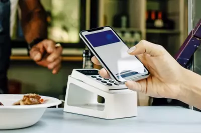 51% dos brasileiros já pagam com celular em restaurantes, aponta pesquisa