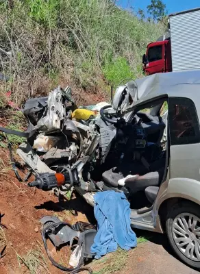 Acidente entre carro e caminhão na MG-187 deixa motorista gravemente ferida