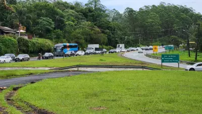 Acidente na Mogi-Bertioga causa 1h30 de lentidão nesta terça-feira