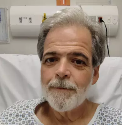 Ator Claudio Cinti, ex-Globo, pede ajuda após transplante de rim