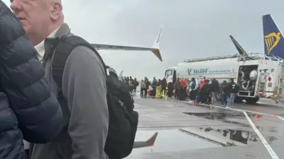 Avião da Ryanair colide com caminhão-tanque em Edimburgo; passageiros evacuados