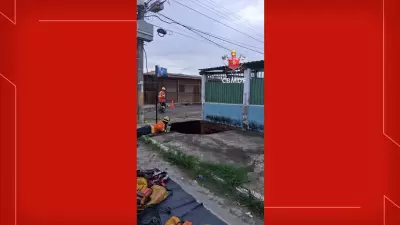 Buraco em calçada de Ceilândia causa acidente e resgate de dois homens e cães