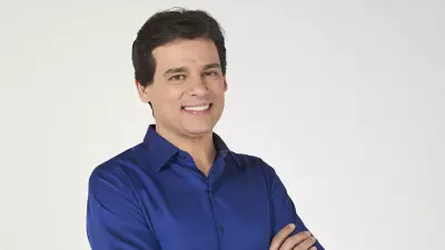 Celso Portiolli leva 'fora' ao vivo e homenageia Raul Gil no Domingo Legal