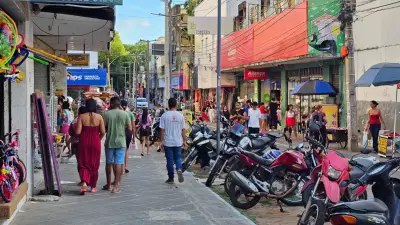 Centro de Teresina lota na véspera de Natal com busca por roupas e presentes