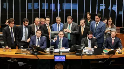 Congresso corta R$ 11,5 bi da Previdência e programas sociais para emendas