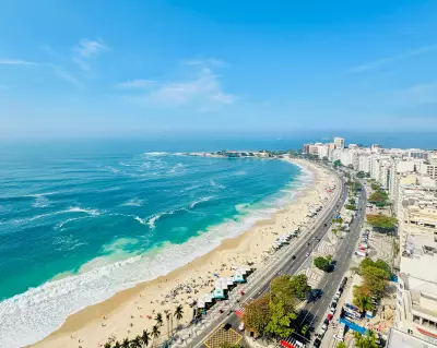 Corpo de piloto é encontrado após queda de avião no mar de Copacabana