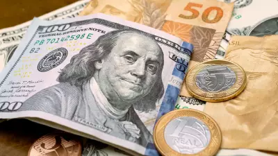 Dólar cai 11,19% em 2025, maior recuo desde 2016; Ibovespa sobe 33,7%