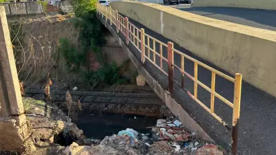 Erosão ameaça passarela em Teresina: Crea-PI alerta para risco de interdição