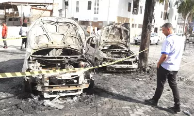 Incêndio em poste por 'gatonet' destrói 2 carros no Centro de Feira de Santana