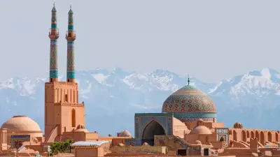 Irã: Protestos por crise econômica atacam sede de governo e geram tensão