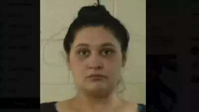 Mãe de 29 anos é acusada de homicídio após criar vaquinha para filho morto