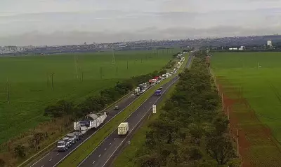 Megacarga de 636 toneladas para em posto desativado na BR-050
