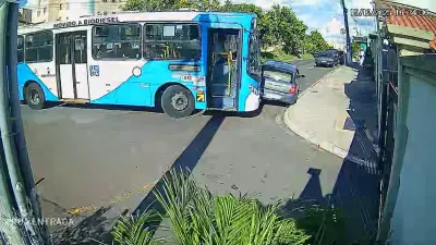 Ônibus arrasta carro estacionado em curva após recusa de manobra em Campinas