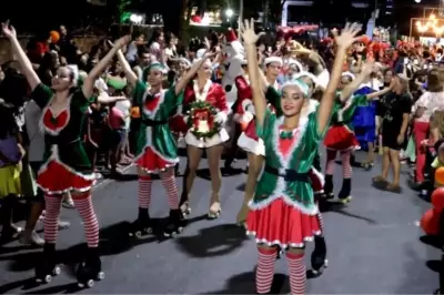 Parada de Natal na Rua Gastronômica de Santos tem Papai Noel e altera trânsito