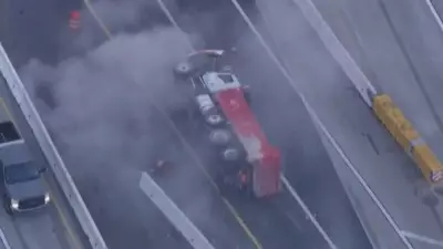 Perseguição policial termina com caminhão tombado em obra na Califórnia