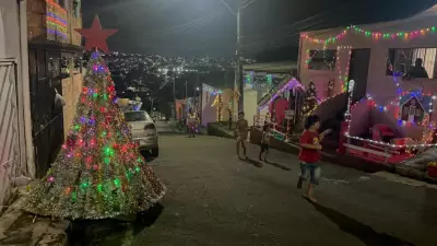 Rua em Manaus vira cenário de Natal e atrai visitantes após 3 anos de decoração comunitária