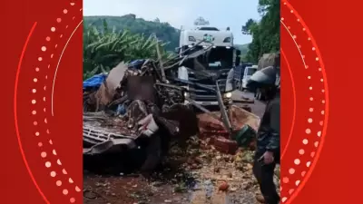 Terceira vítima morre após acidente com caminhão de abacaxi na BR-101