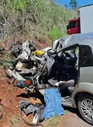 Acidente entre carro e caminhão na MG-187 deixa motorista gravemente ferida