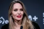 Angelina Jolie mostra cicatrizes de mastectomia em capa da TIME França