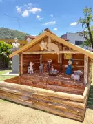 Bananal (SP) encanta com decoração de Natal 100% em crochê feita por 75 voluntários