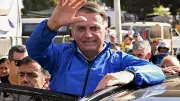 Bolsonaro passa por cirurgia de hérnia inguinal bilateral em Brasília