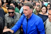Bolsonaro passa por cirurgia para soluços e terá novo procedimento na segunda