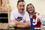 Casal celebra Natal após esposa doar rim ao marido com síndrome renal grave