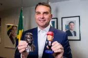 Datafolha: Flávio Bolsonaro perde para Lula por 15 pontos no 2º turno