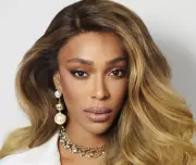 Erika Hilton ironiza substituição de Zezé di Camargo por Chaves no SBT