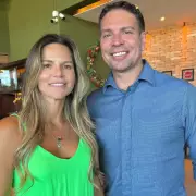 Esposa de Ramagem prorroga férias em Miami enquanto deputado é foragido
