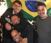 Flávio Bolsonaro anuncia pré-candidatura e prioriza anistia em 2026