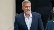 George Clooney e família se tornam cidadãos franceses oficialmente