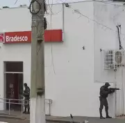 Gerente do Bradesco mantido refém com explosivo no corpo em Porto Franco