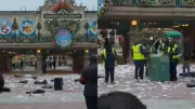 Greve de limpeza deixa Disney Paris coberta de lixo e divide opiniões