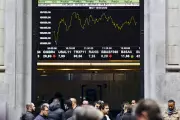 Ibovespa oscila perto de 160 mil pontos com ata do Copom e payroll dos EUA