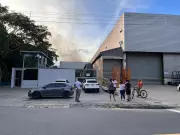 Incêndio atinge fábrica de vidro em Mogi das Cruzes; 13 bombeiros atuam