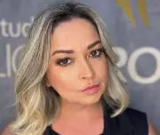 Influenciadora Simone Maniçoba, 45 anos, morre após parada cardíaca em cirurgia plástica