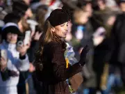 Kate Middleton usa xadrez em Sandringham: moda como mensagem de estabilidade real