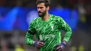 Liverpool vence Tottenham por 2 a 1 em jogo marcado por expulsões e atuação de Alisson