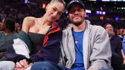 Pete Davidson e Elsie Hewitt apresentam a filha Scottie Rose