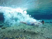 Rio Azuis: o 3º menor rio do mundo atrai turistas no Tocantins com águas cristalinas