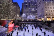 Rockefeller Center 2025: Nova atração permite foto na altura dos galhos da árvore de Natal