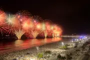 Réveillon de Copacabana 2025: 2,5 milhões, 12 minutos de fogos e esquema especial