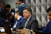 Senador Carlos Viana passa por cirurgia para retirar tumor no estômago